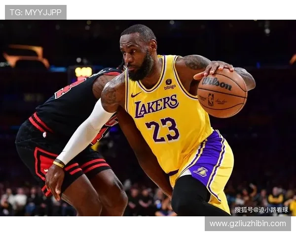 詹姆斯再度刷新历史纪录带领湖人击败勇士，季后赛前景引人关注